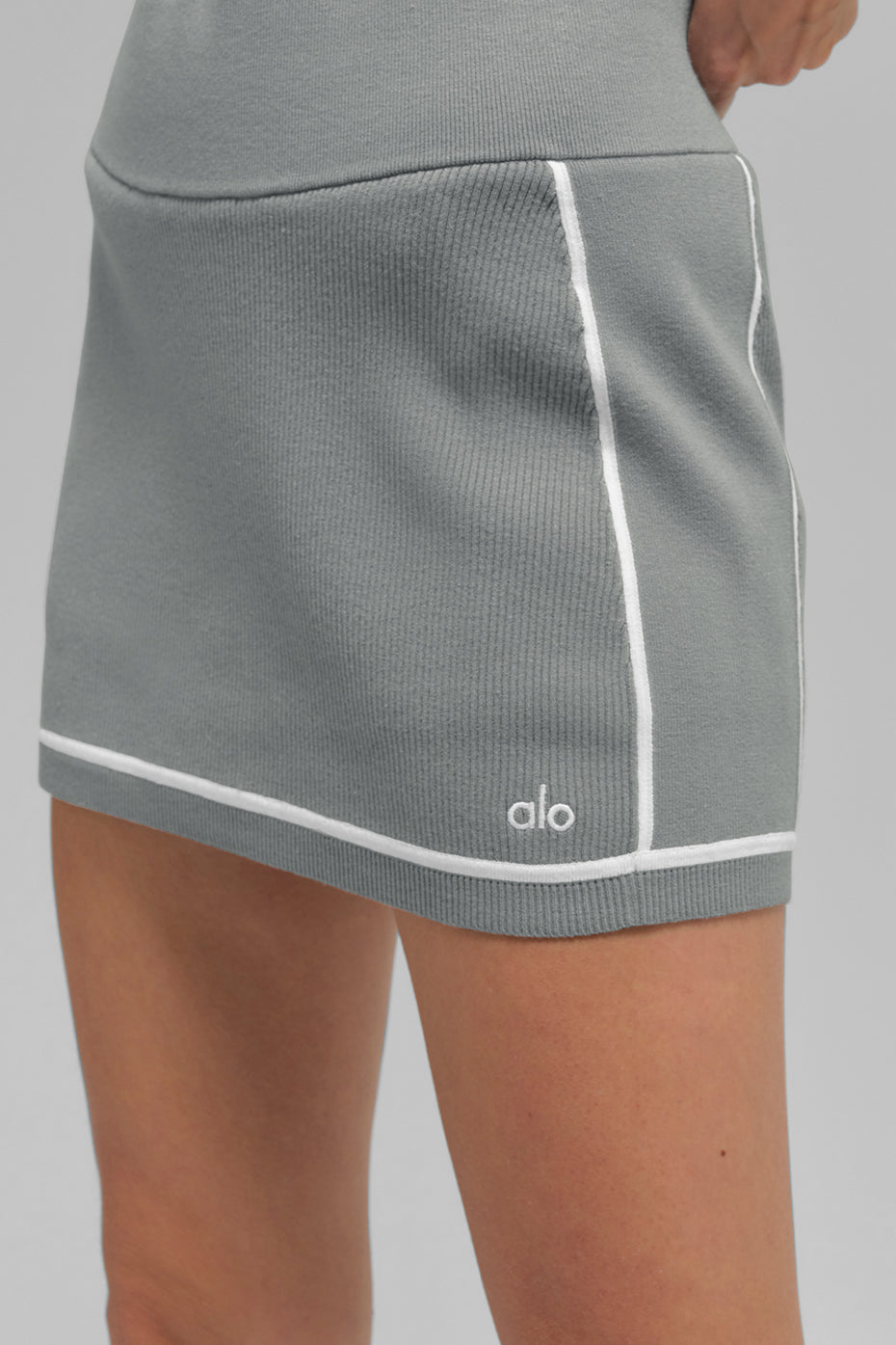 Alo Yoga Women'S Ribbed Sweater Knit Highline Mini Skirt