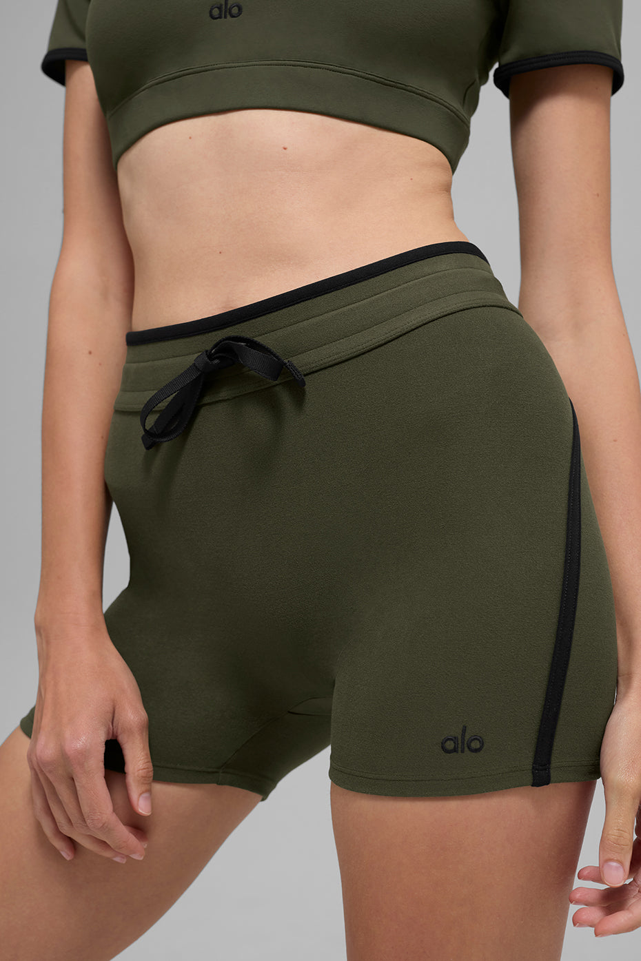 #color_green-olive/black