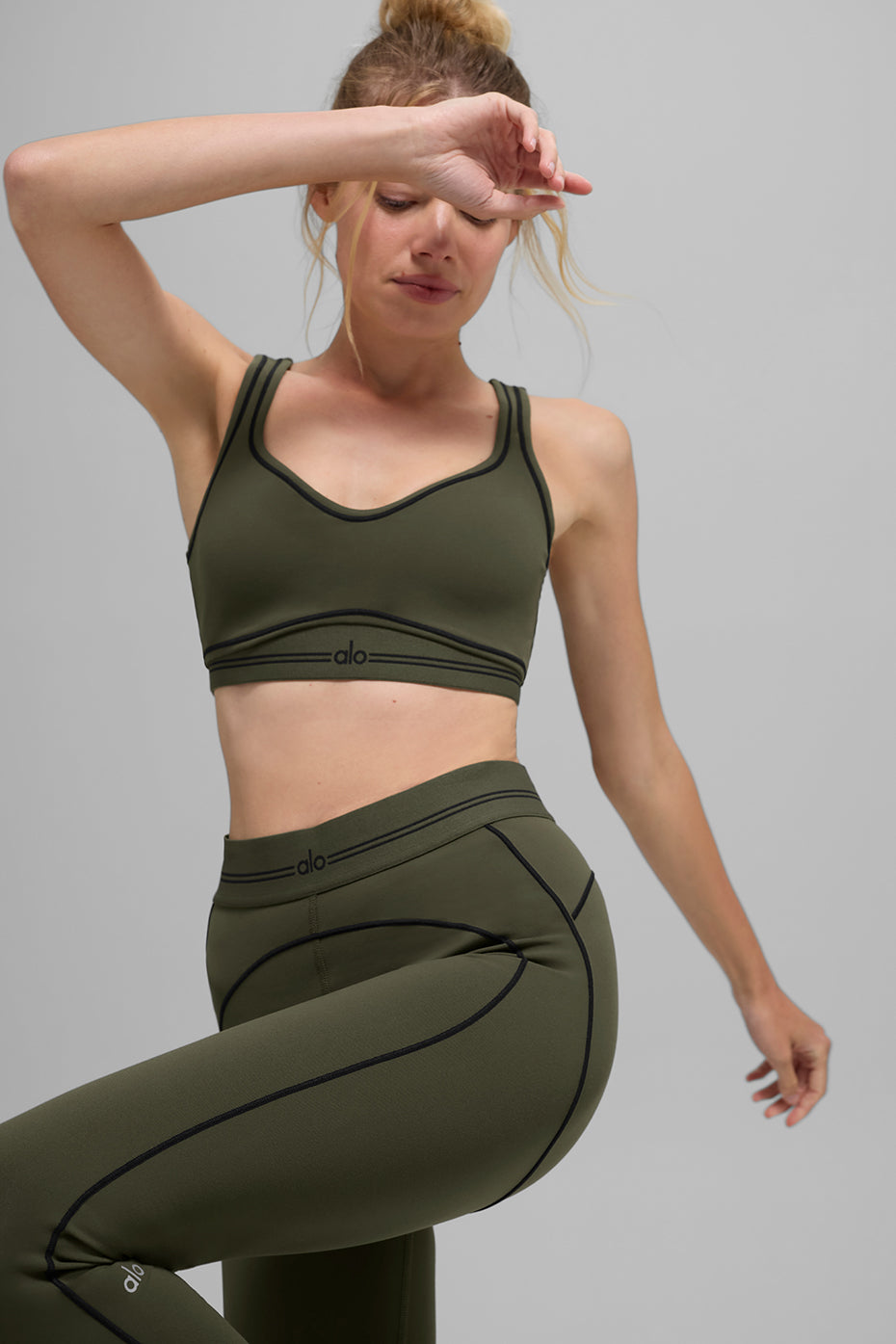 Alo Yoga Women'S Airbrush Heart Throb Bra