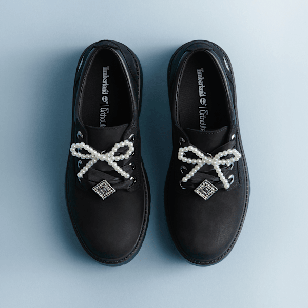 #color_black-nubuck-charms