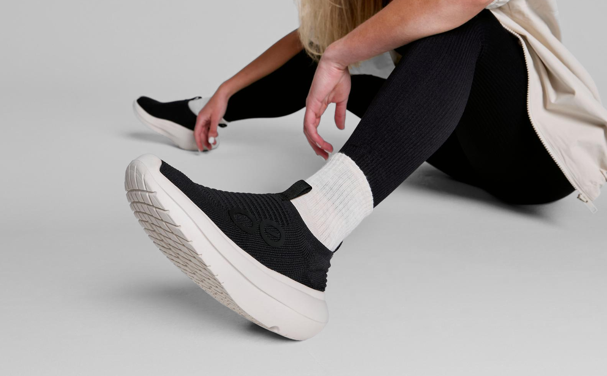 Oofos Women's Slip-On Shoe Chalk & Black
