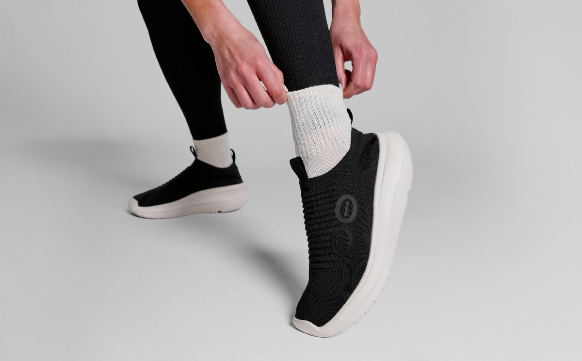 Oofos Women's Slip-On Shoe Chalk & Black