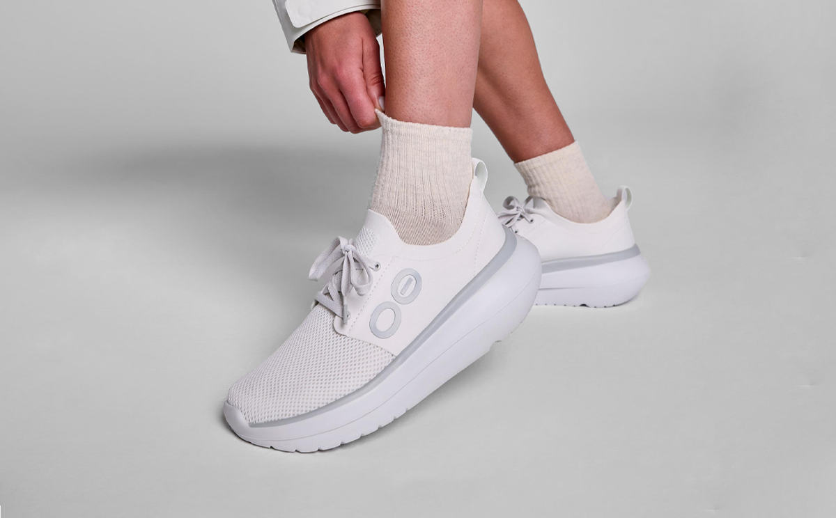 Oofos Women's Lace-Up Shoe White