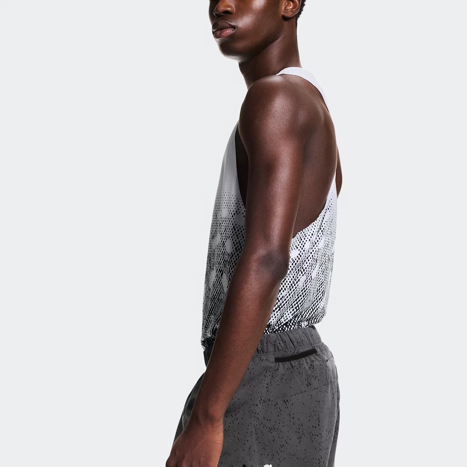 On Zero Shorts Iron | Black