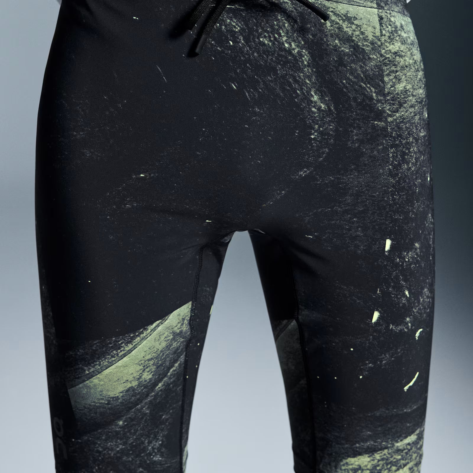 On Race Tights Half Black | Limelight
