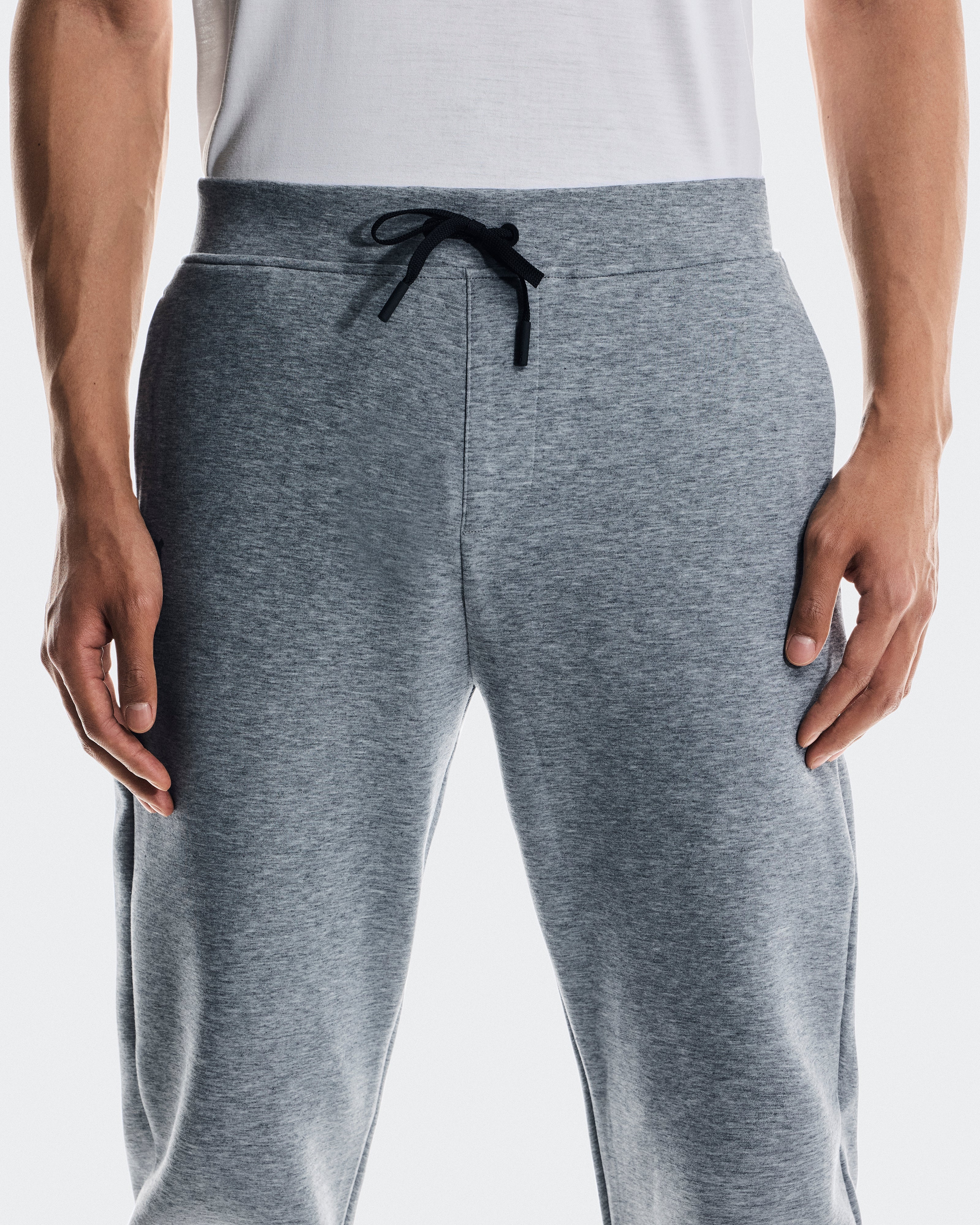 On Focus Tech Sweatpants Basalt