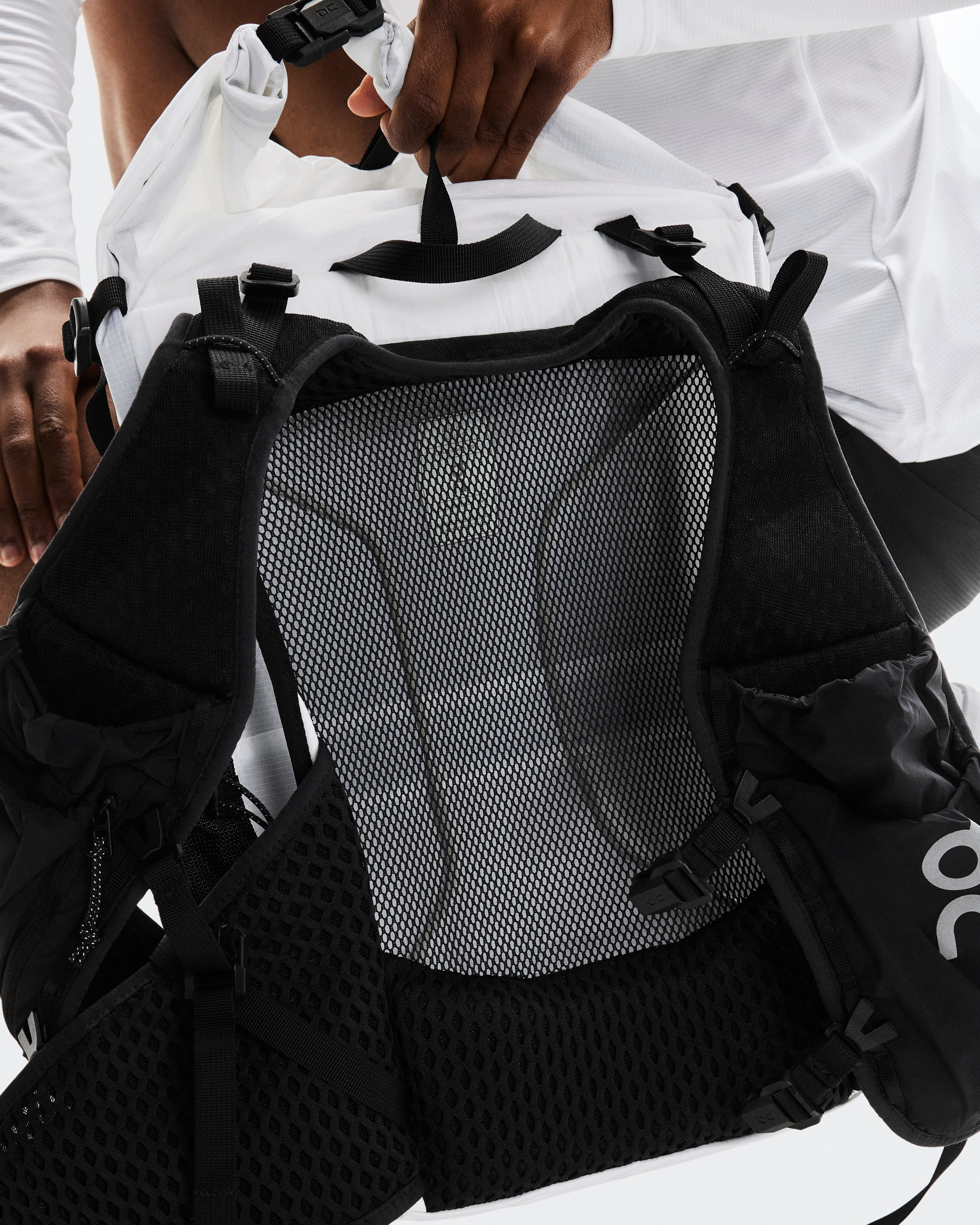 On Trail Pack 20L White | Black