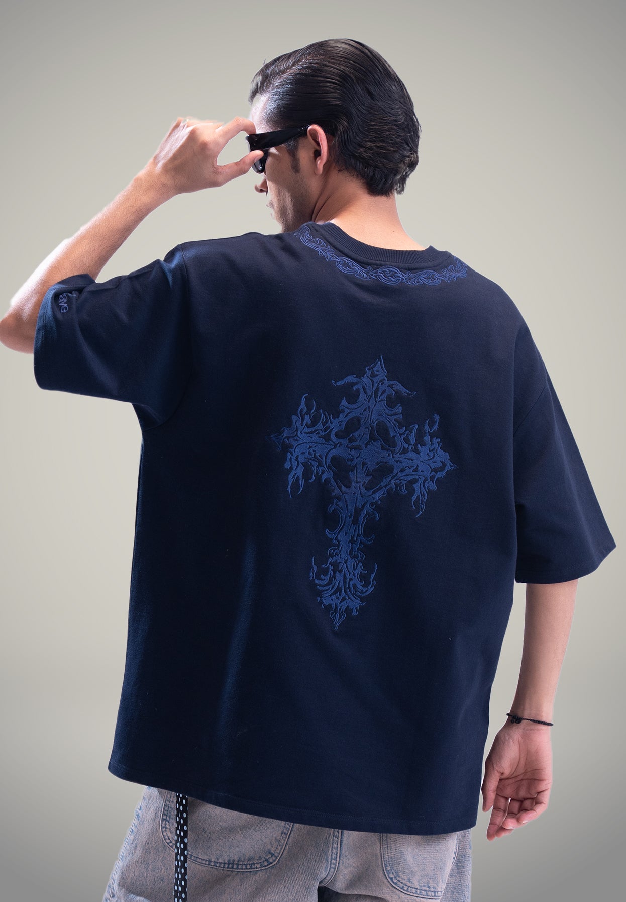 NAVY SILENT CREST TEE