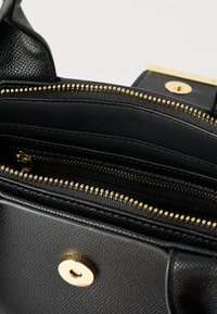 Valentino Dione Re Handbag Nero