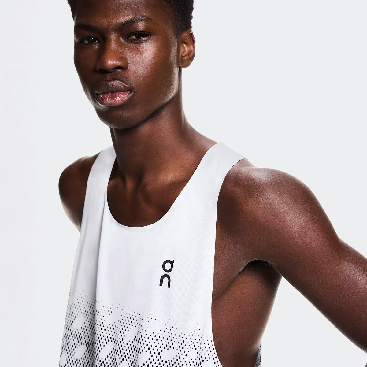 On Zero Singlet White | Iron