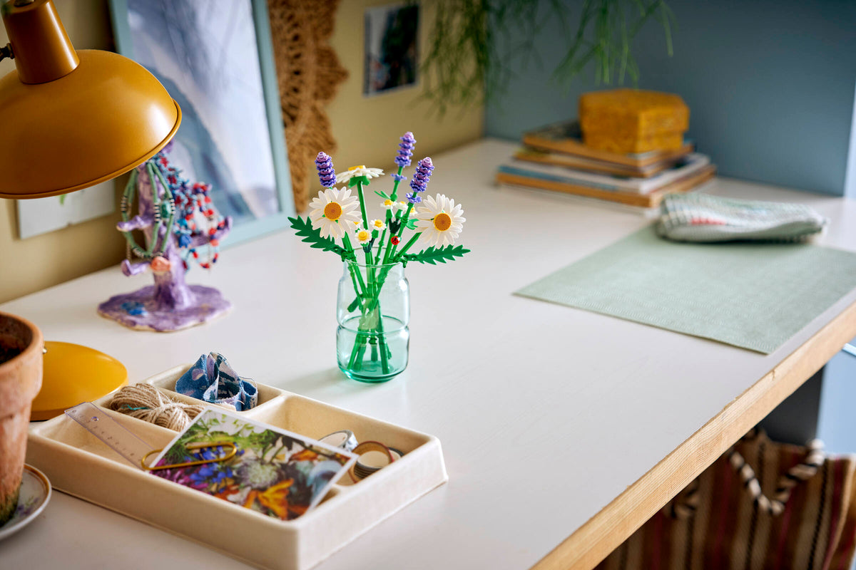 LEGO Botanicals Daisies, detail