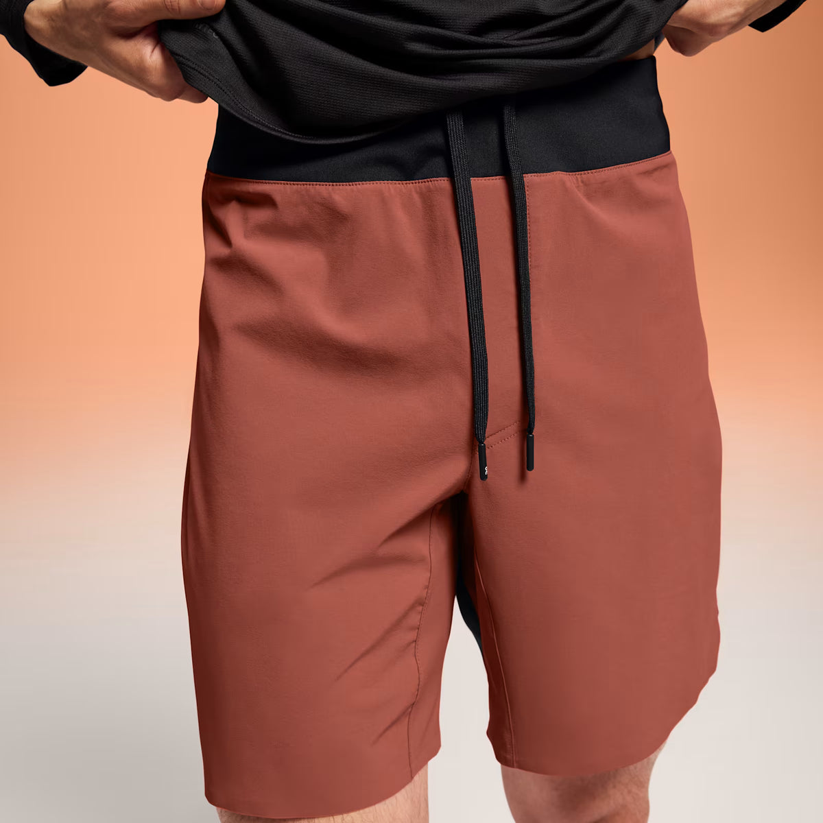 On Lightweight Shorts Auburn | Black