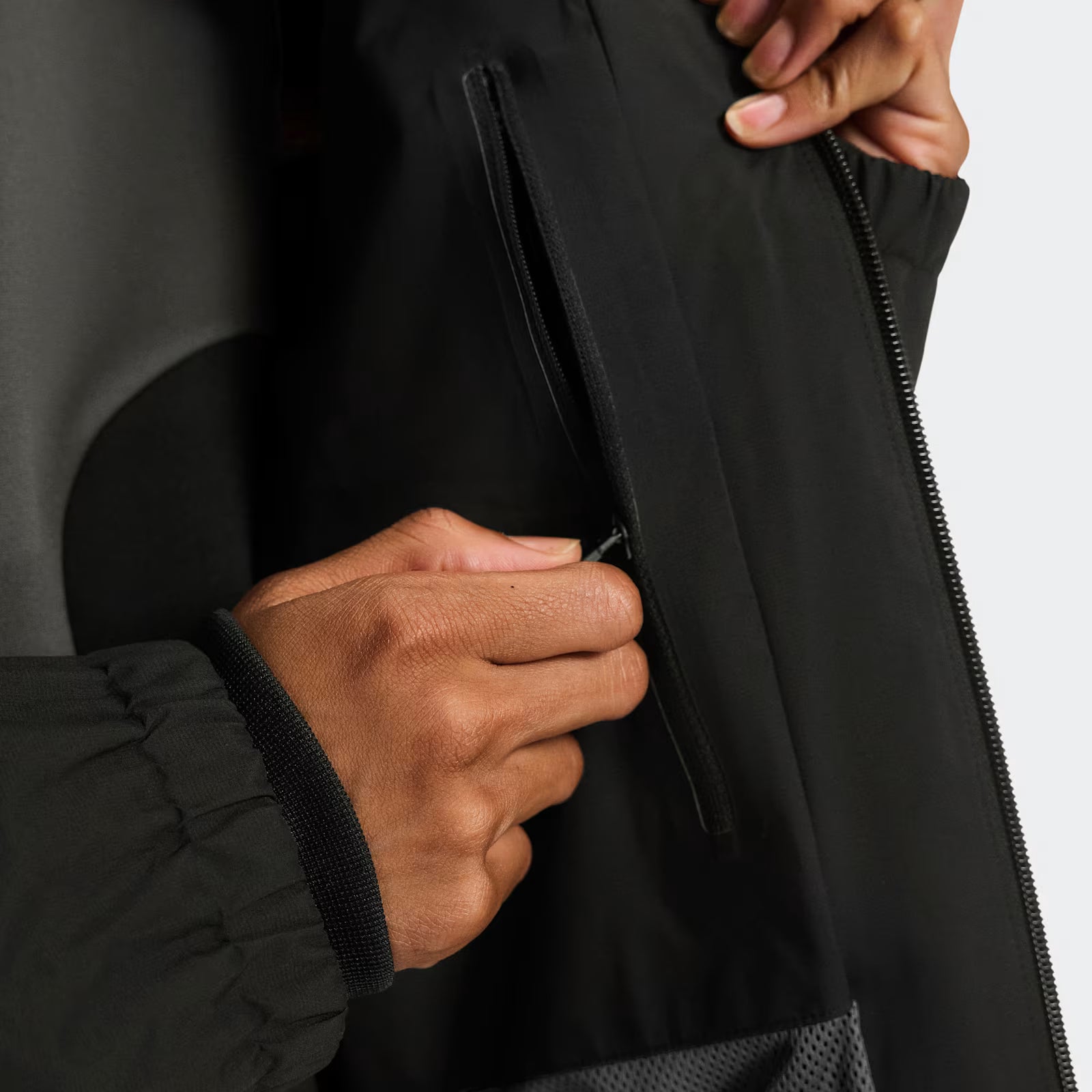 On Waterproof Jacket Ikon Black