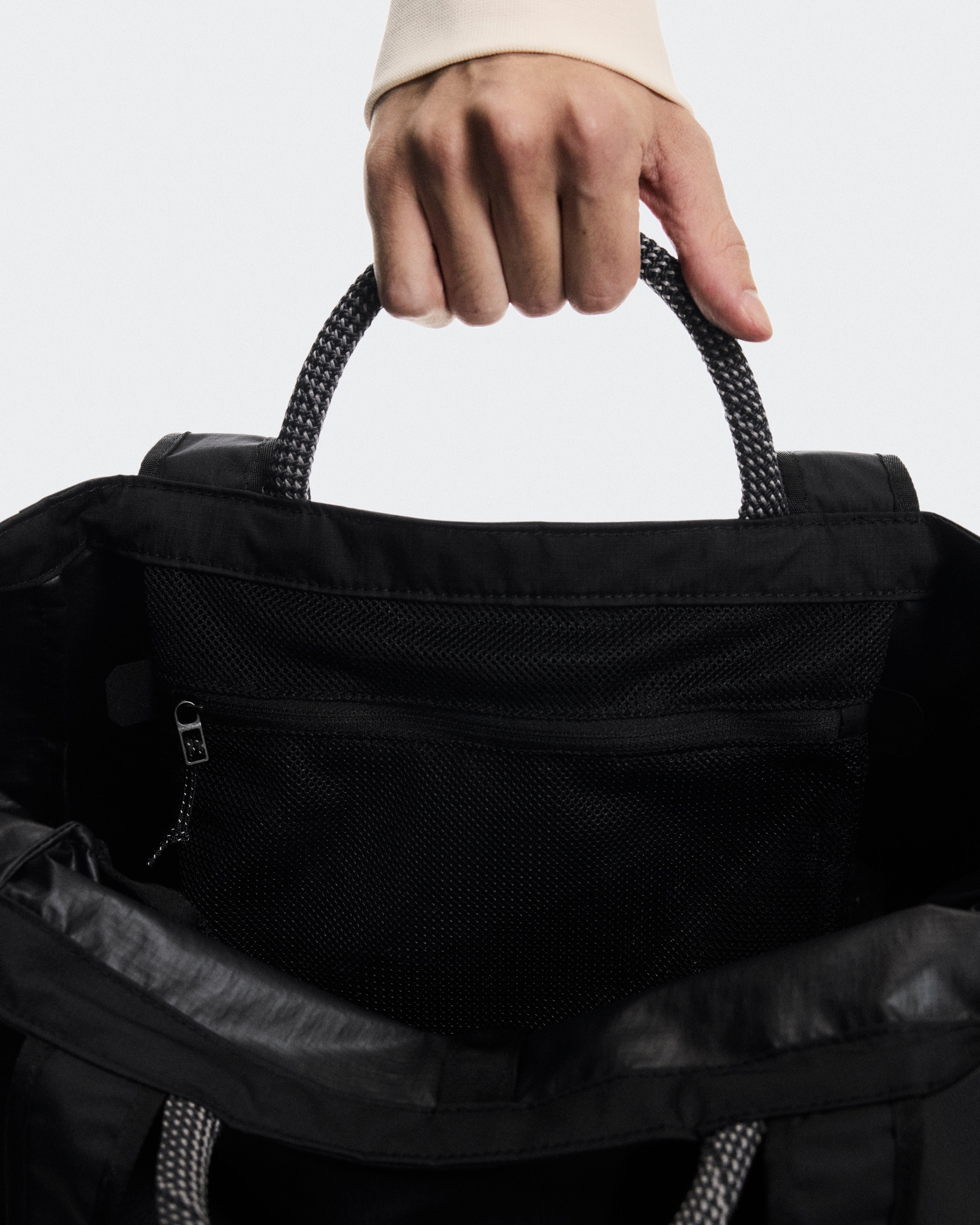 On Tote Pack 25L Black