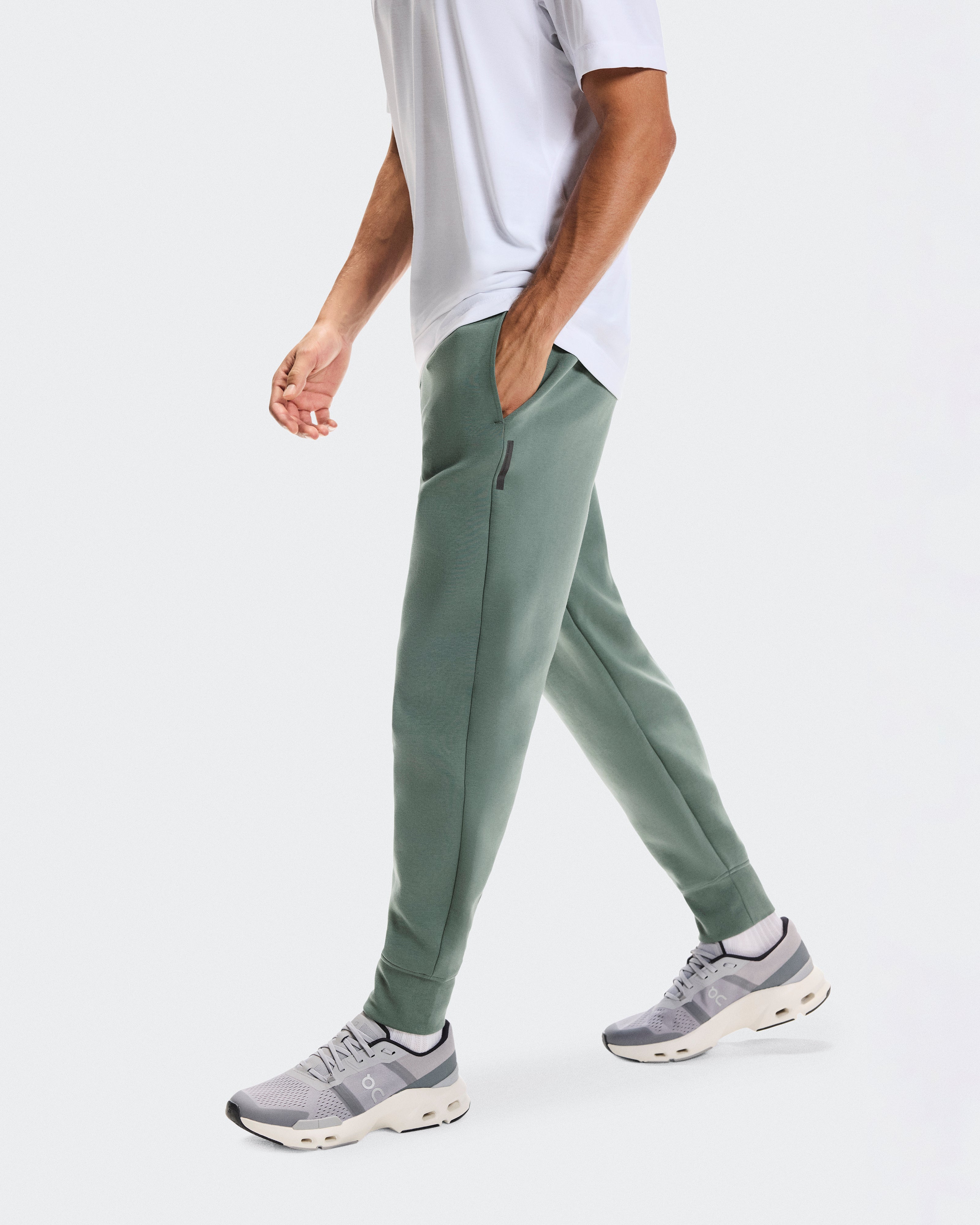 On Focus Tech Sweatpants Olive
