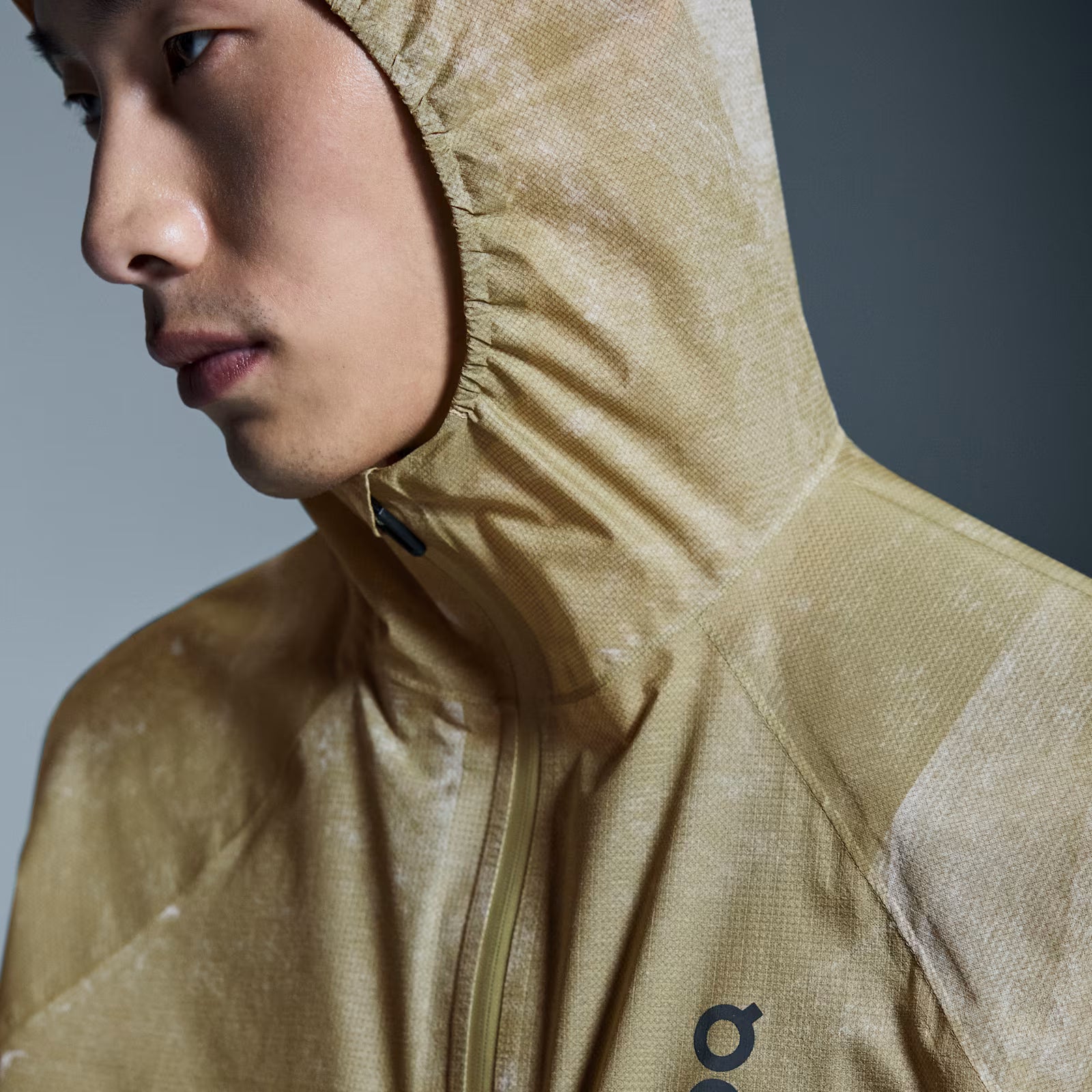 On Ultra Jacket White | Caper