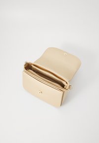 Valentino Divina Handbag Oro