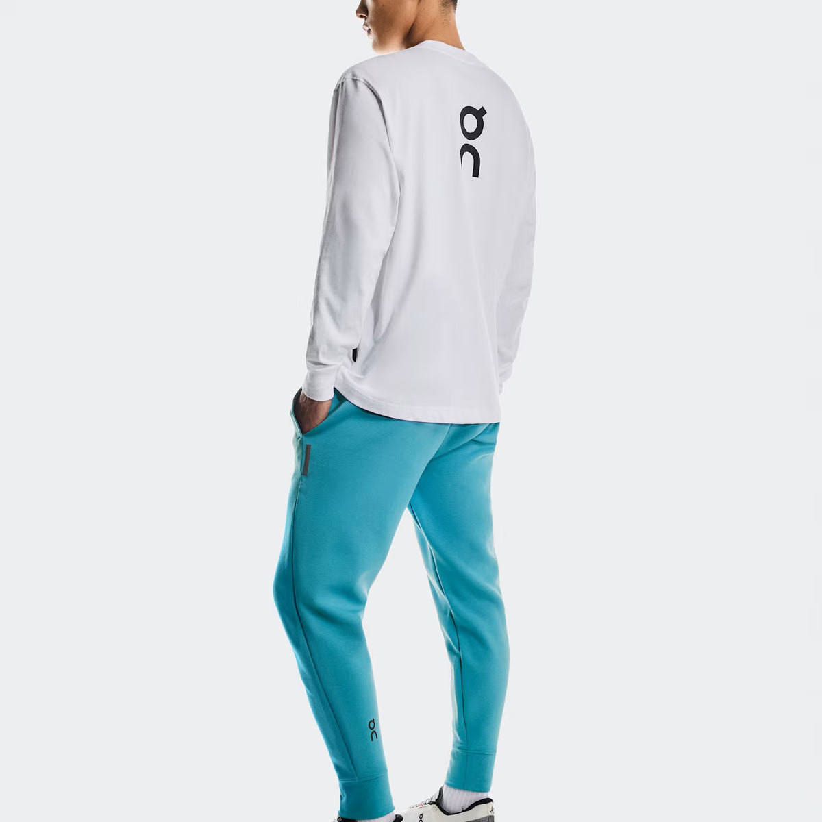 On Focus Tech Sweatpants Niagara