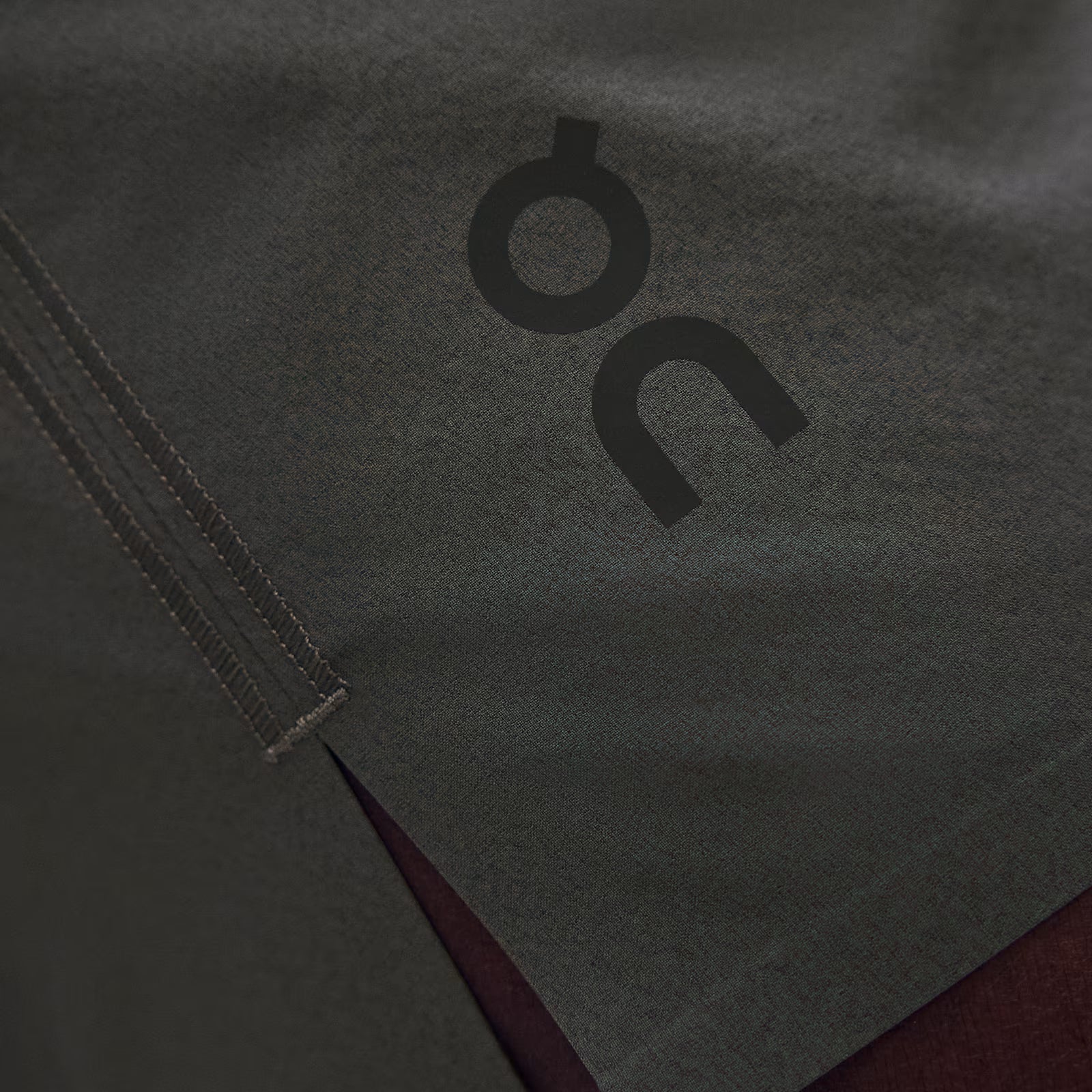 On Focus Shorts Shadow