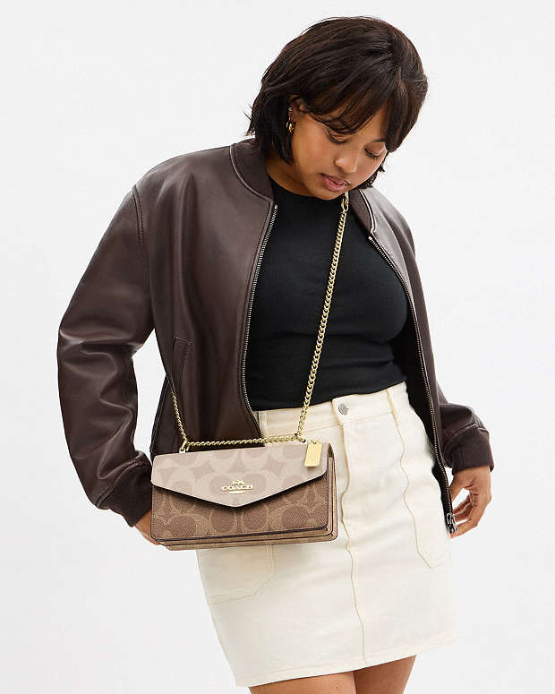 Klare Envelope Crossbody Bag In Blocked Signature Canvas Signature Canvas-Gold-Sand-Tan Signature Canvas-Gold-Sand-Tan