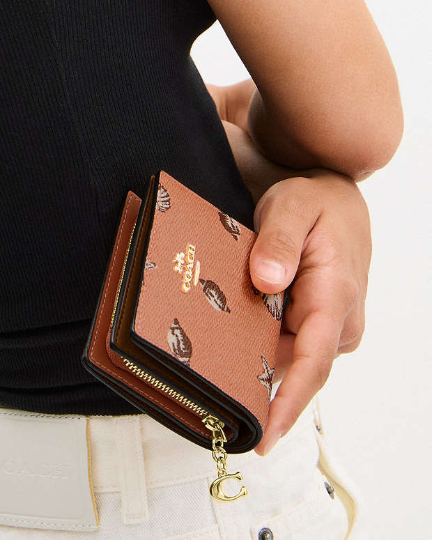折りたたみ財布 COACH Snap Wallet With Shell Print  CBO72 COACH® Outlet | Long Zip Around Wallet With Detachable Card