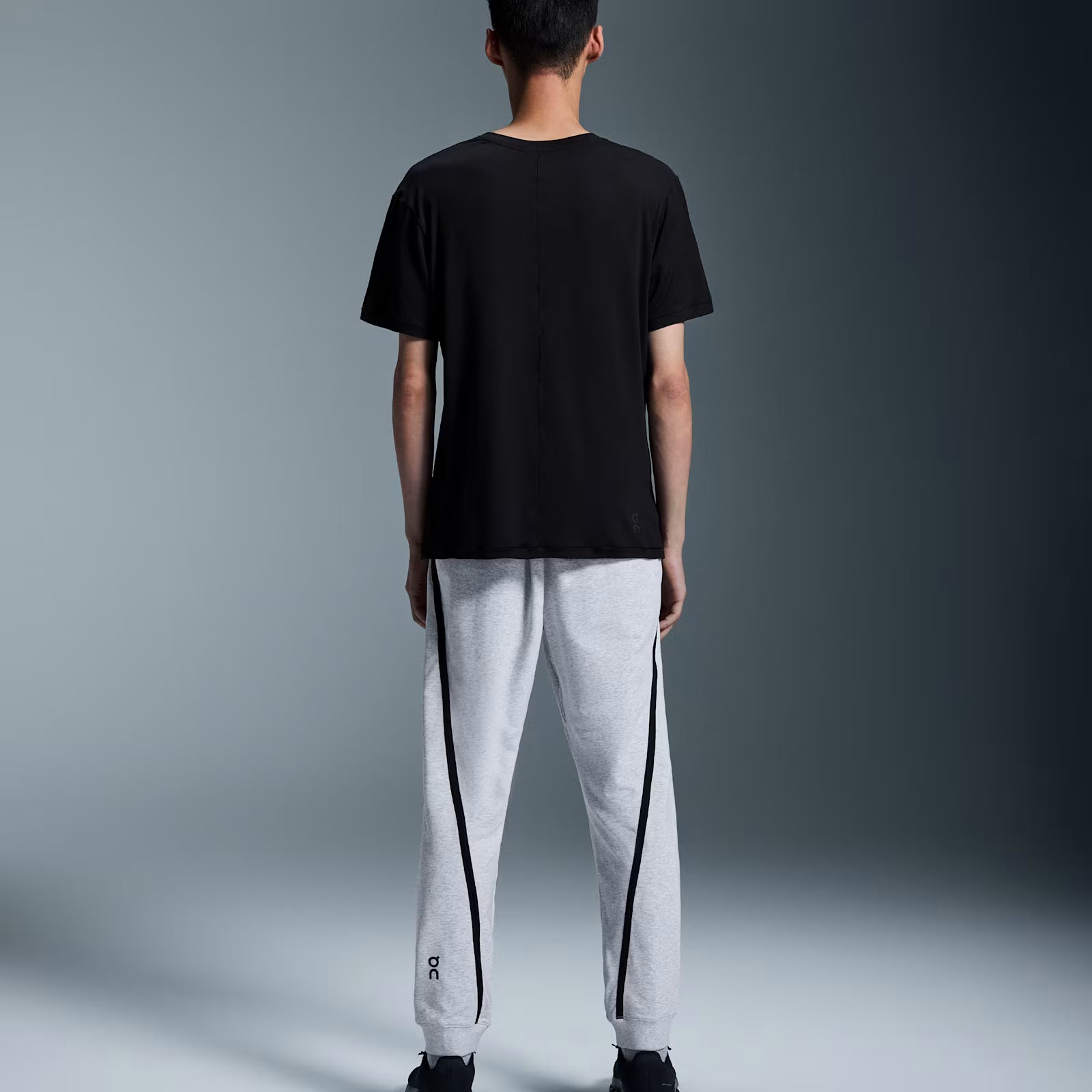 On Studio-T Black