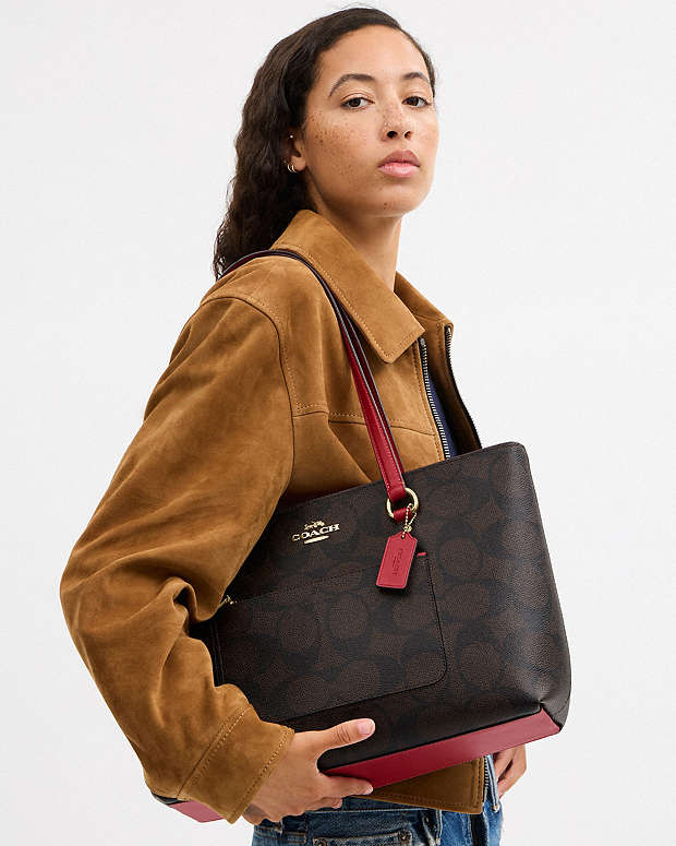 Station Tote Bag In Maxi Signature Canvas Signature Canvas-Im-Walnut-True Red Signature Canvas-Im-Walnut-True Red