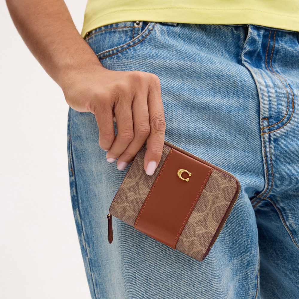 Coach Essential Billfold Wallet In Colorblock Signature Canvas Brass/Tan Caramel