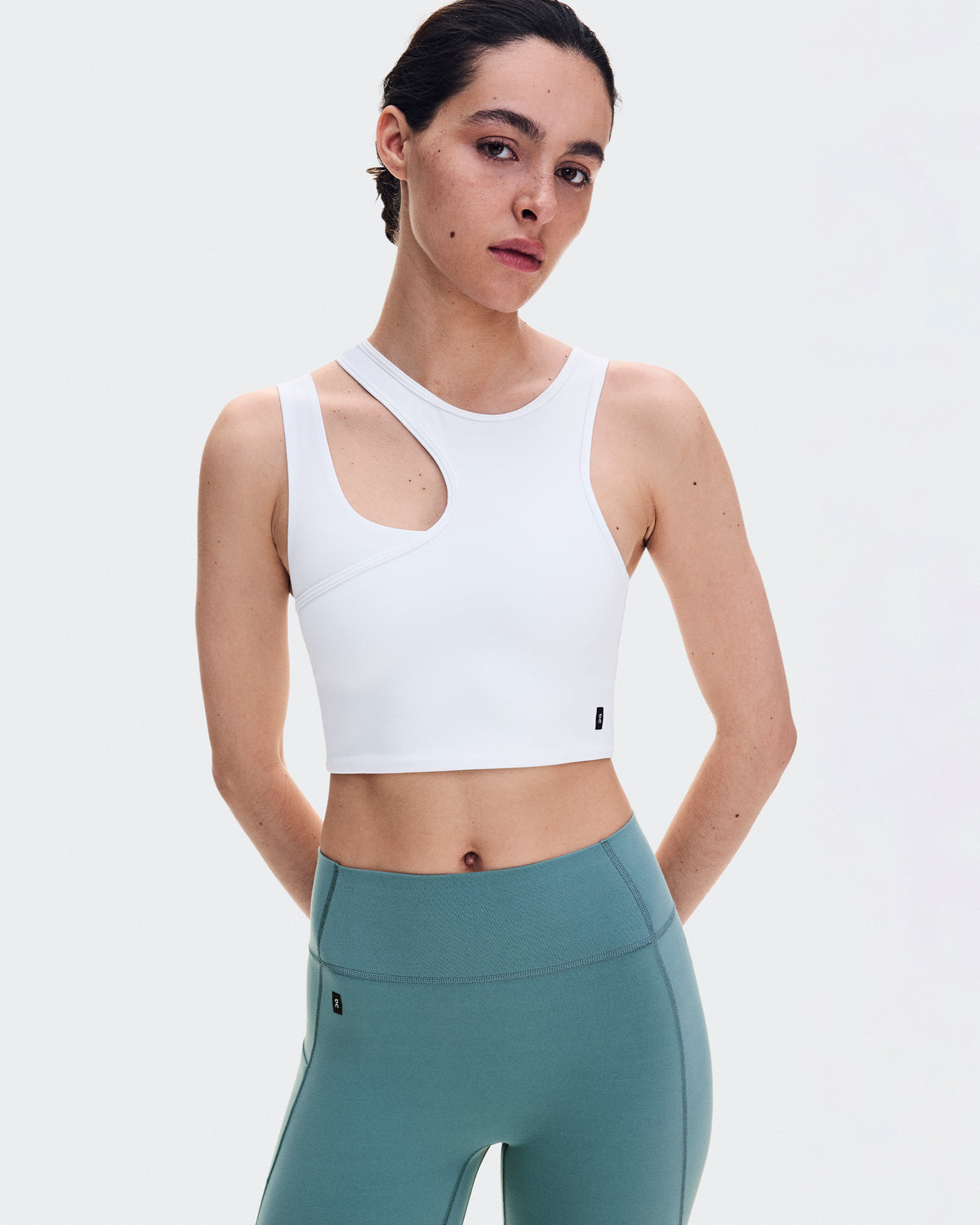 On Studio Asymmetric Crop White (Women'S)