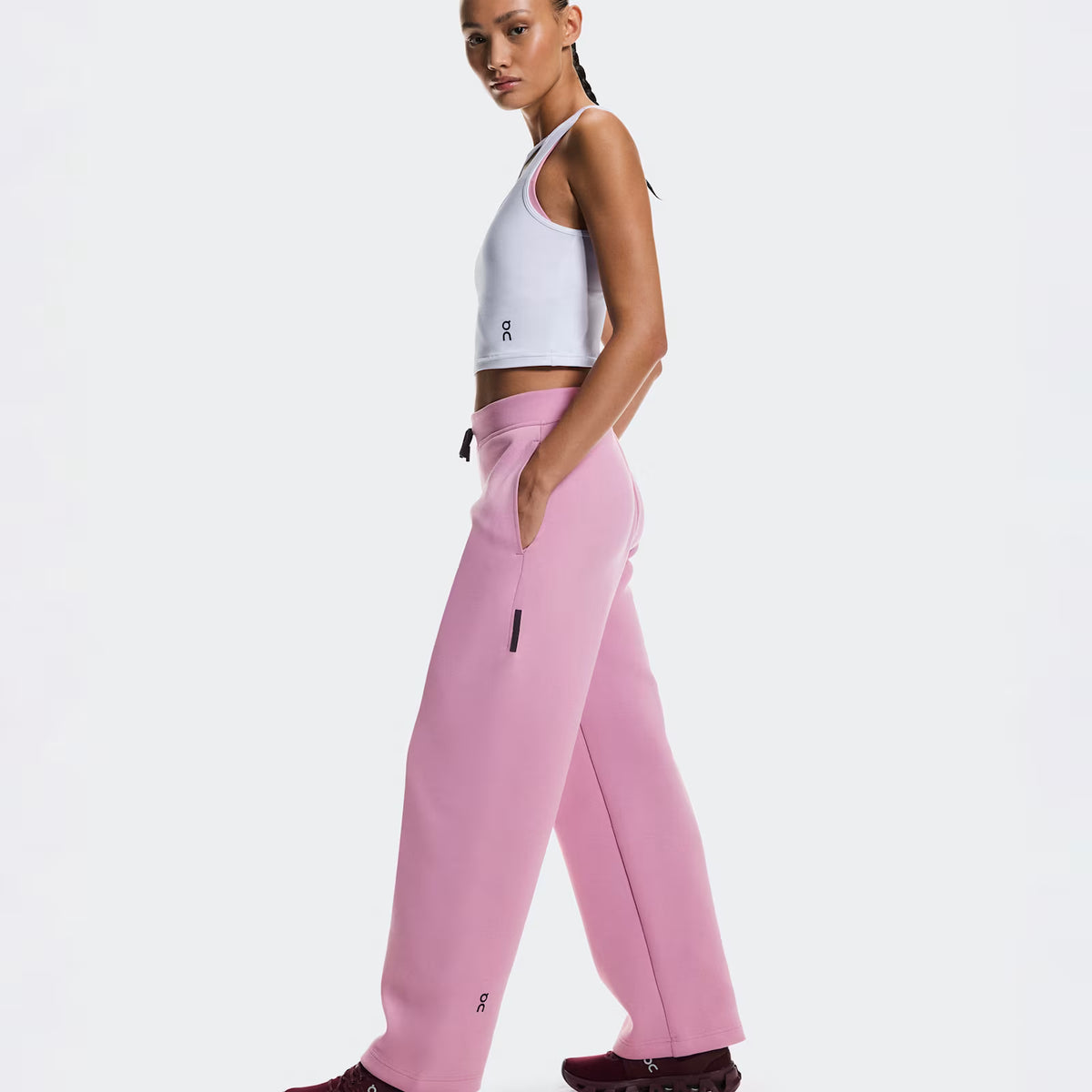 On Focus Tech Sweatpants Sakura (Women'S)