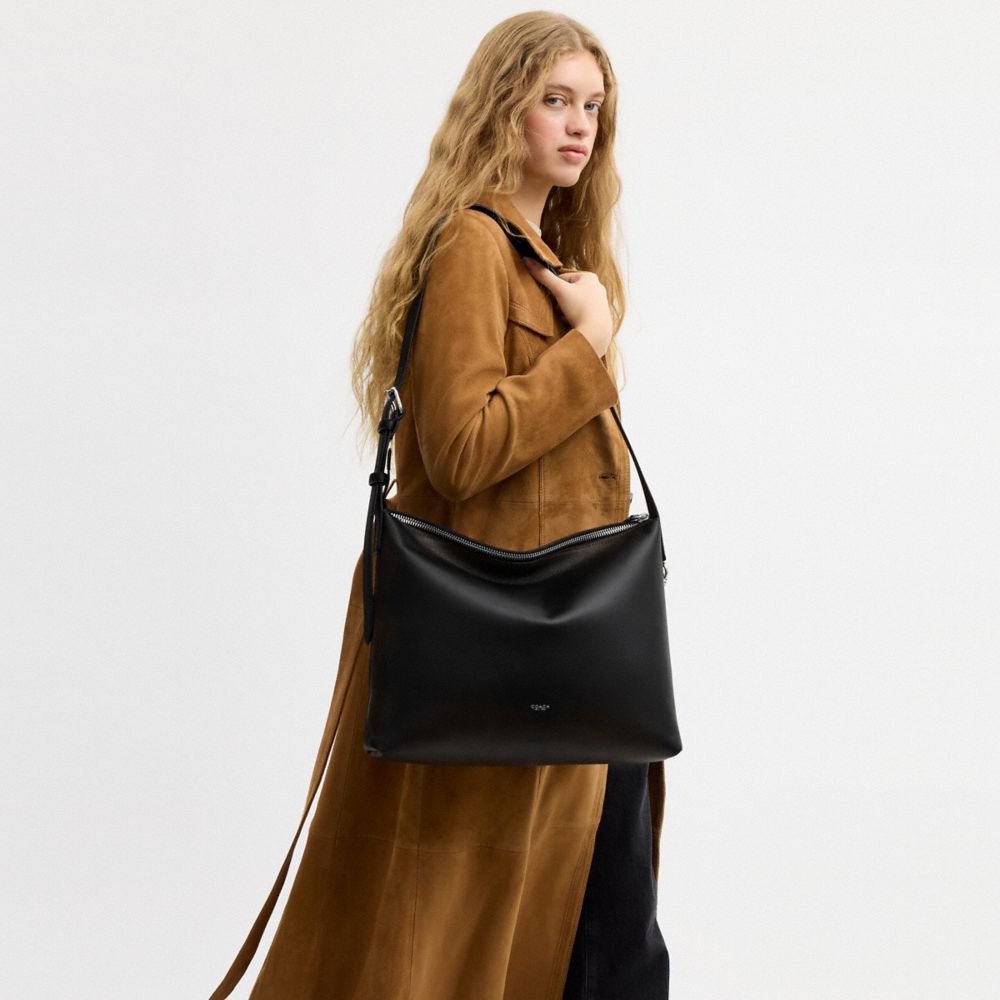 Coach Mott Messenger Bag 38 In Loved Leather Black/Light Tan