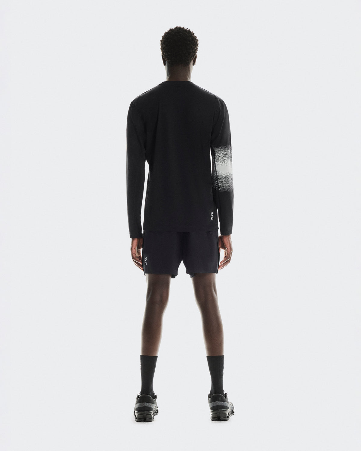 On Train Long-T Graphic Black