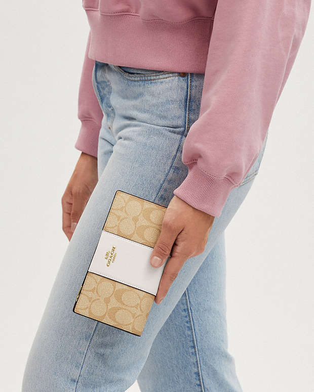 Slim Zip Wallet In Signature Canvas With Stripe Signature Canvas-Gold-Light Khaki-Chalk Lt Saddle Signature Canvas-Gold-Light Khaki-Chalk Lt Saddle