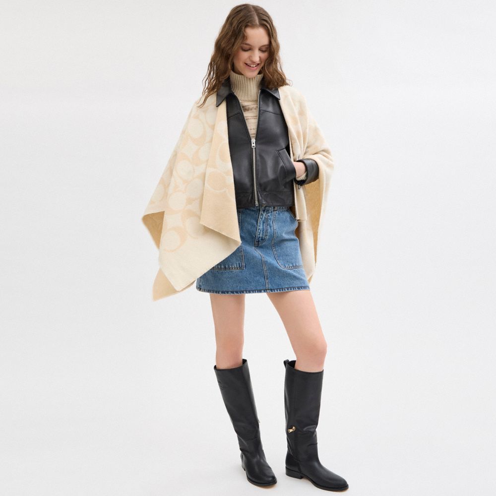 Coach Signature Cape Chalk