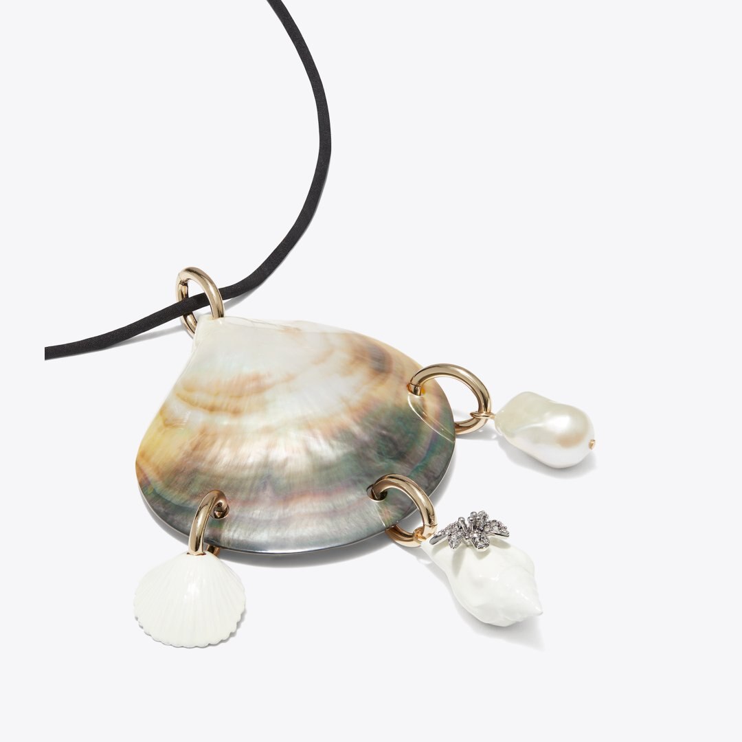 Tory Burch Curiosity Shell Pendant Necklace Black / Ivory