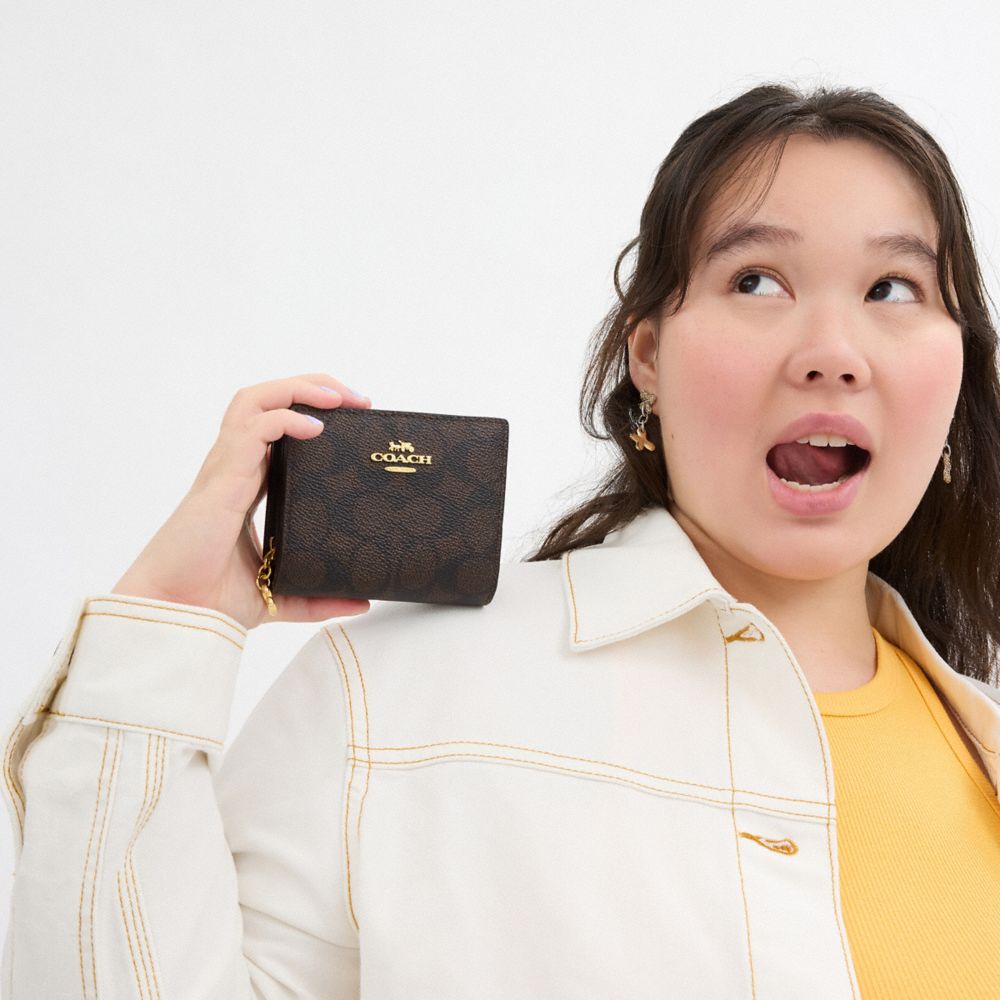 Coach Snap Wallet In Signature Canvas Gold Walnut Black