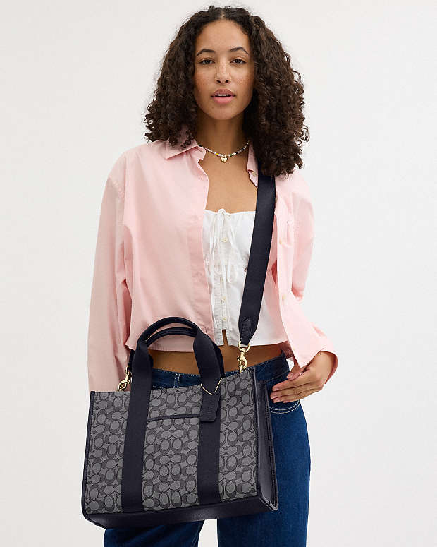 Smith Tote Bag In Signature Jacquard Signature Jacquard-Gold-Navy-Midnight Navy Signature Jacquard-Gold-Navy-Midnight Navy