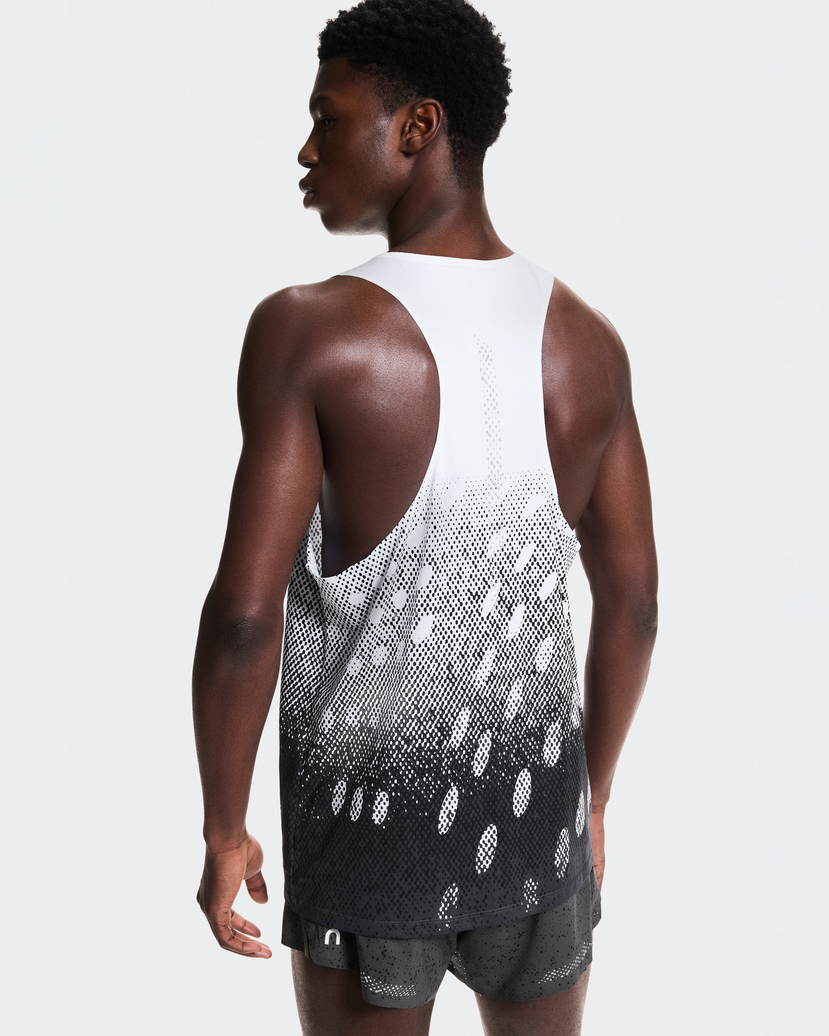 On Zero Singlet White | Iron