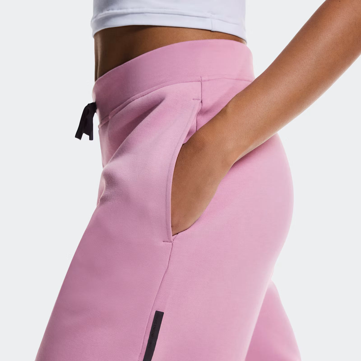 On Focus Tech Sweatpants Sakura (Women'S)