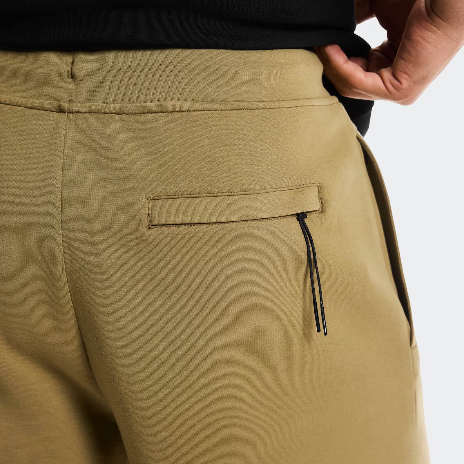 On Focus Tech Shorts Nutmeg