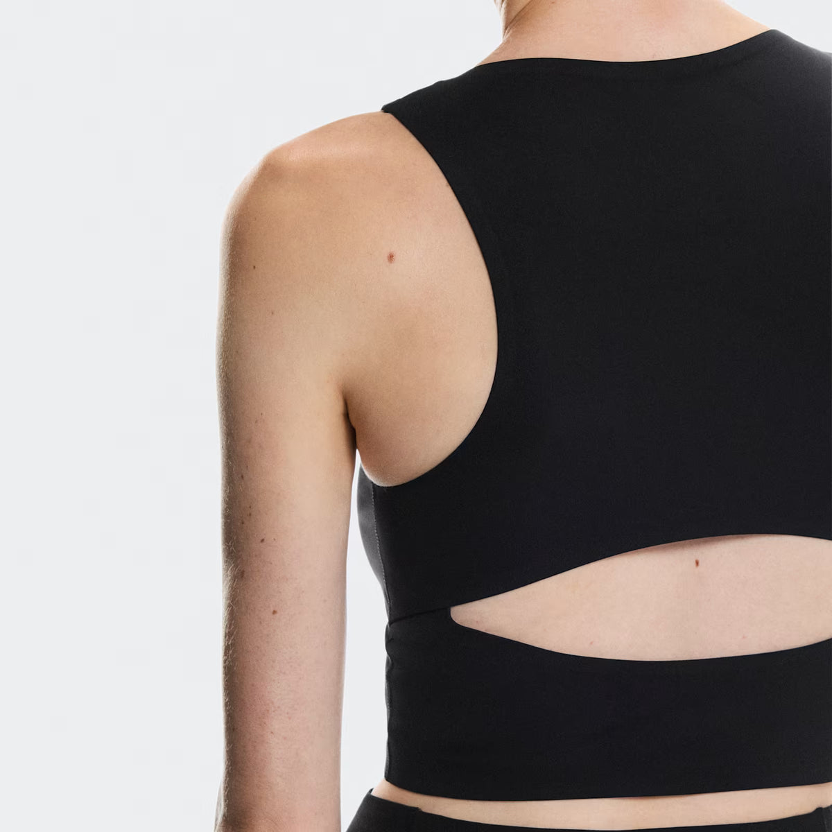 On Studio Open Back Crop Black (Women'S)