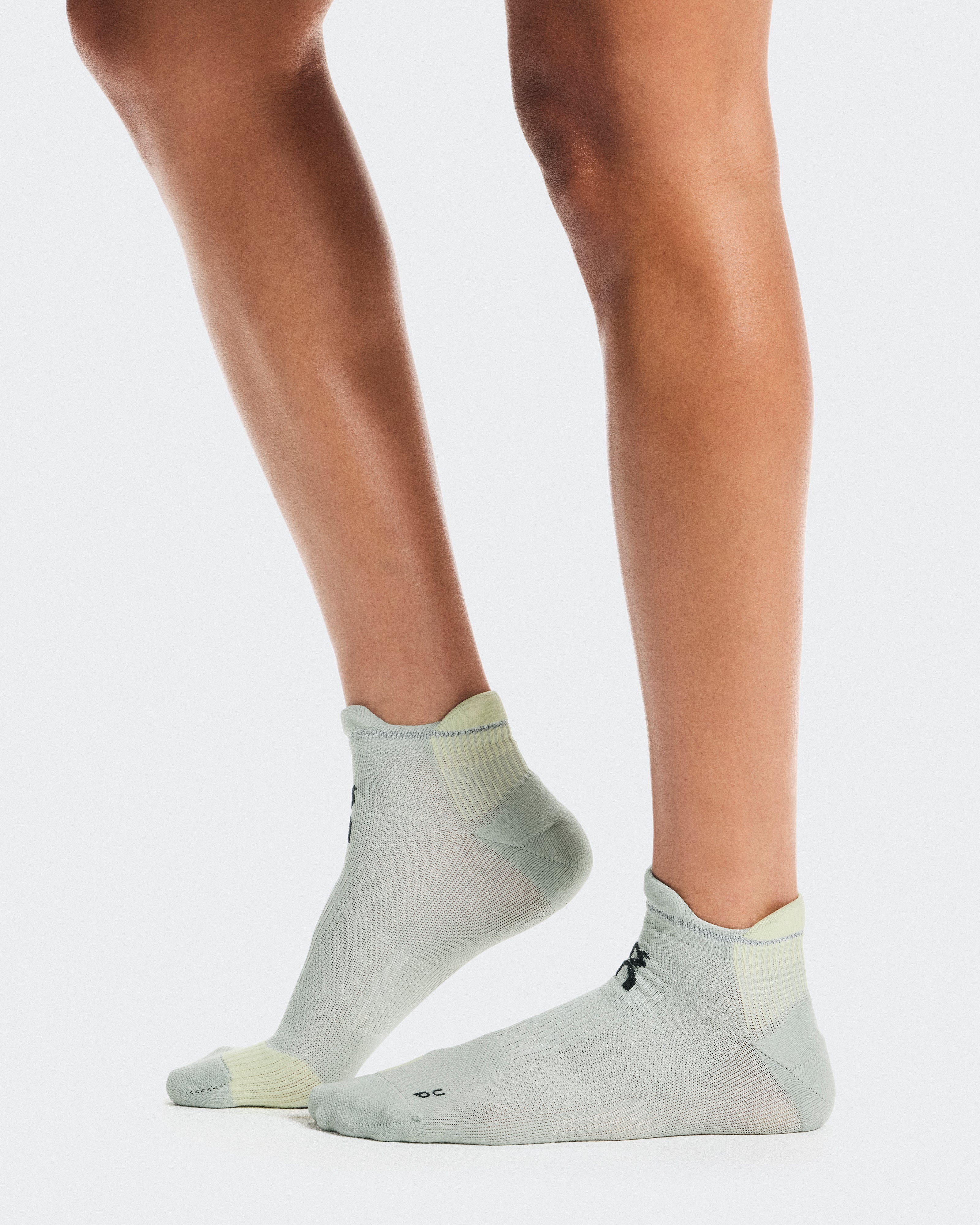 On Performance Run Sock Low Tin | Lemonade