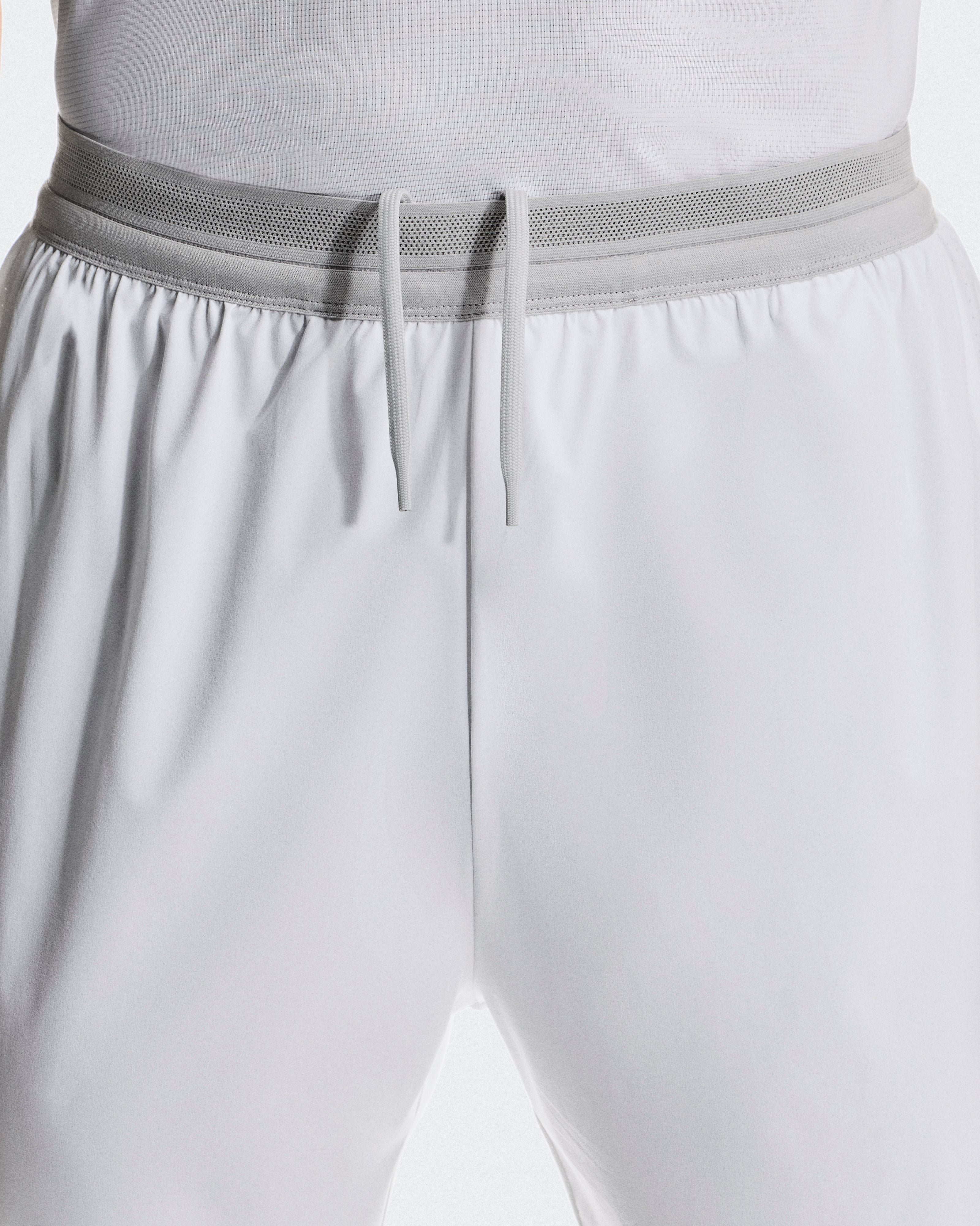 On 5" Performance 2/1 Shorts White | Glacier