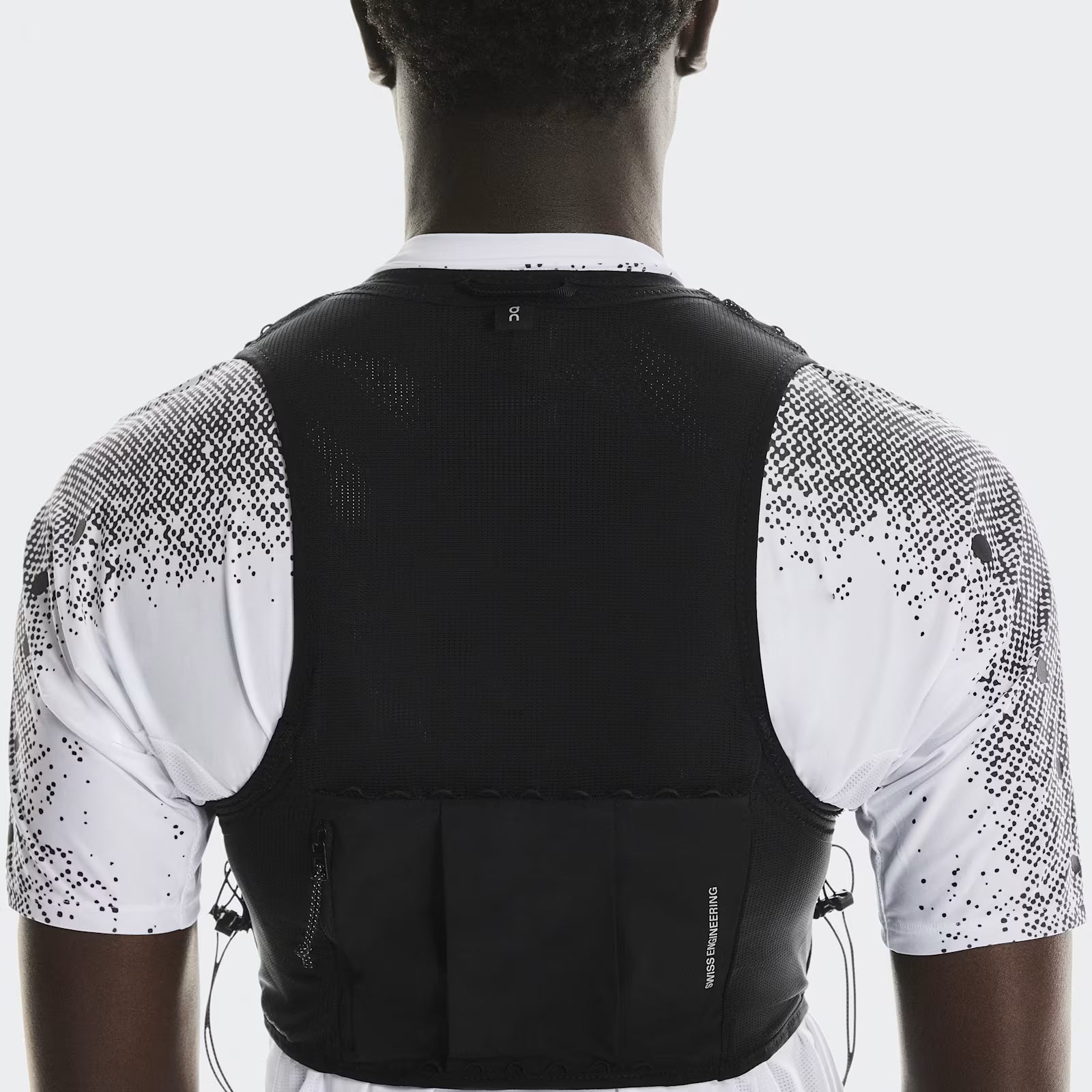 On Ultra Vest Pro Black