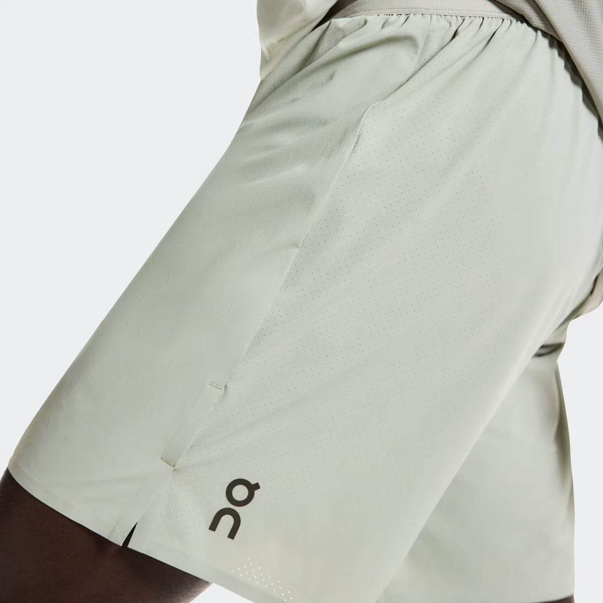 On 7" Performance Shorts Tin