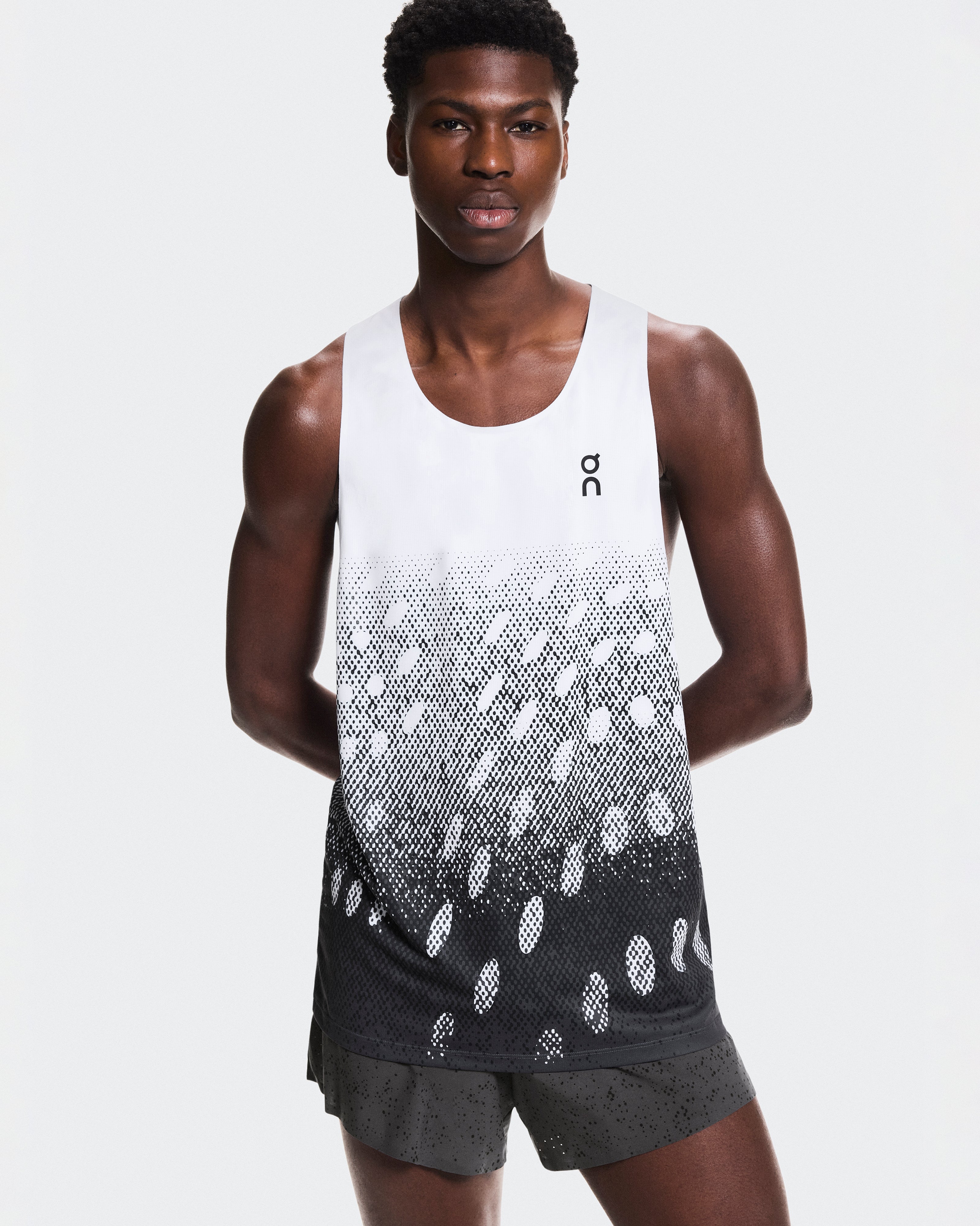 On Zero Singlet White | Iron