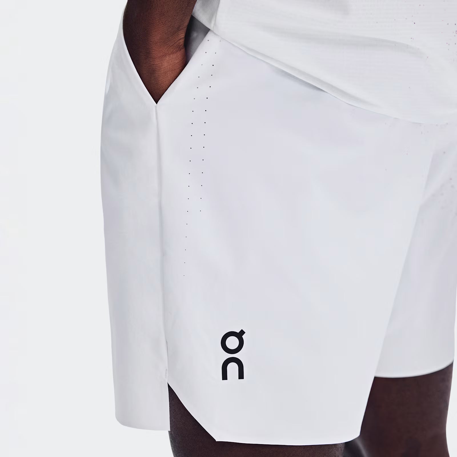 On 7" Court Shorts Fade Nebula | White