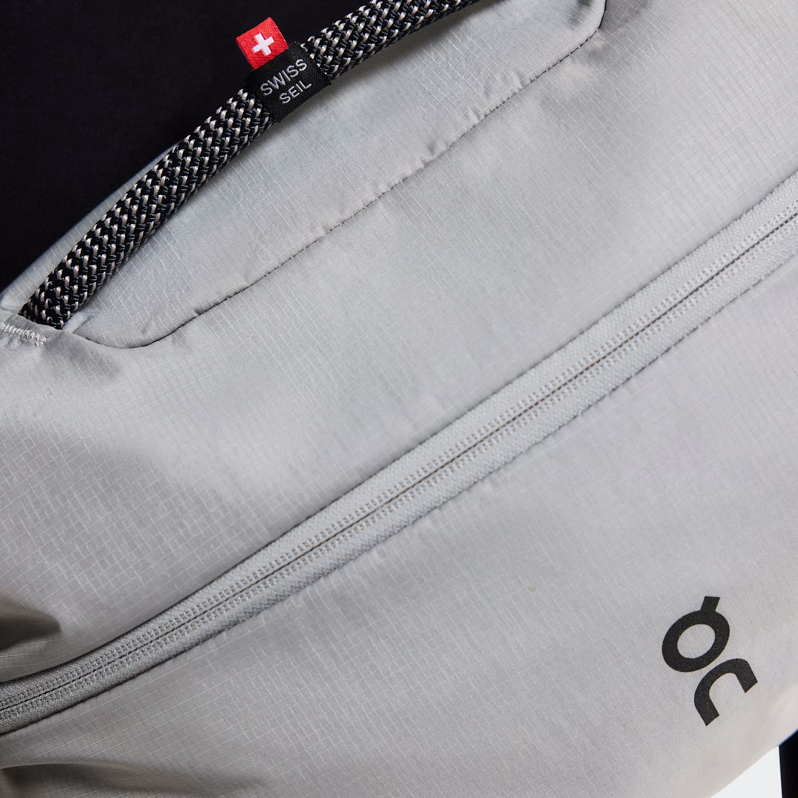 On Sling Pack 9L Glacier | Black