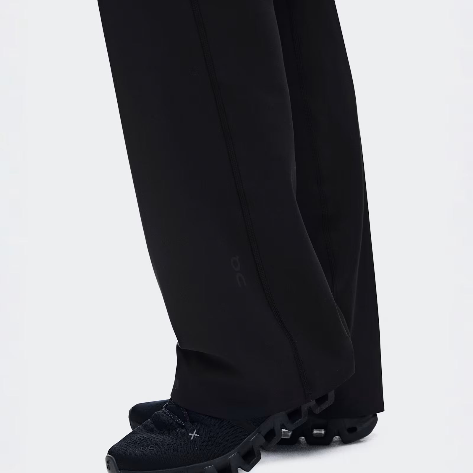 On Studio Flared Pants 30" Black (Women'S)