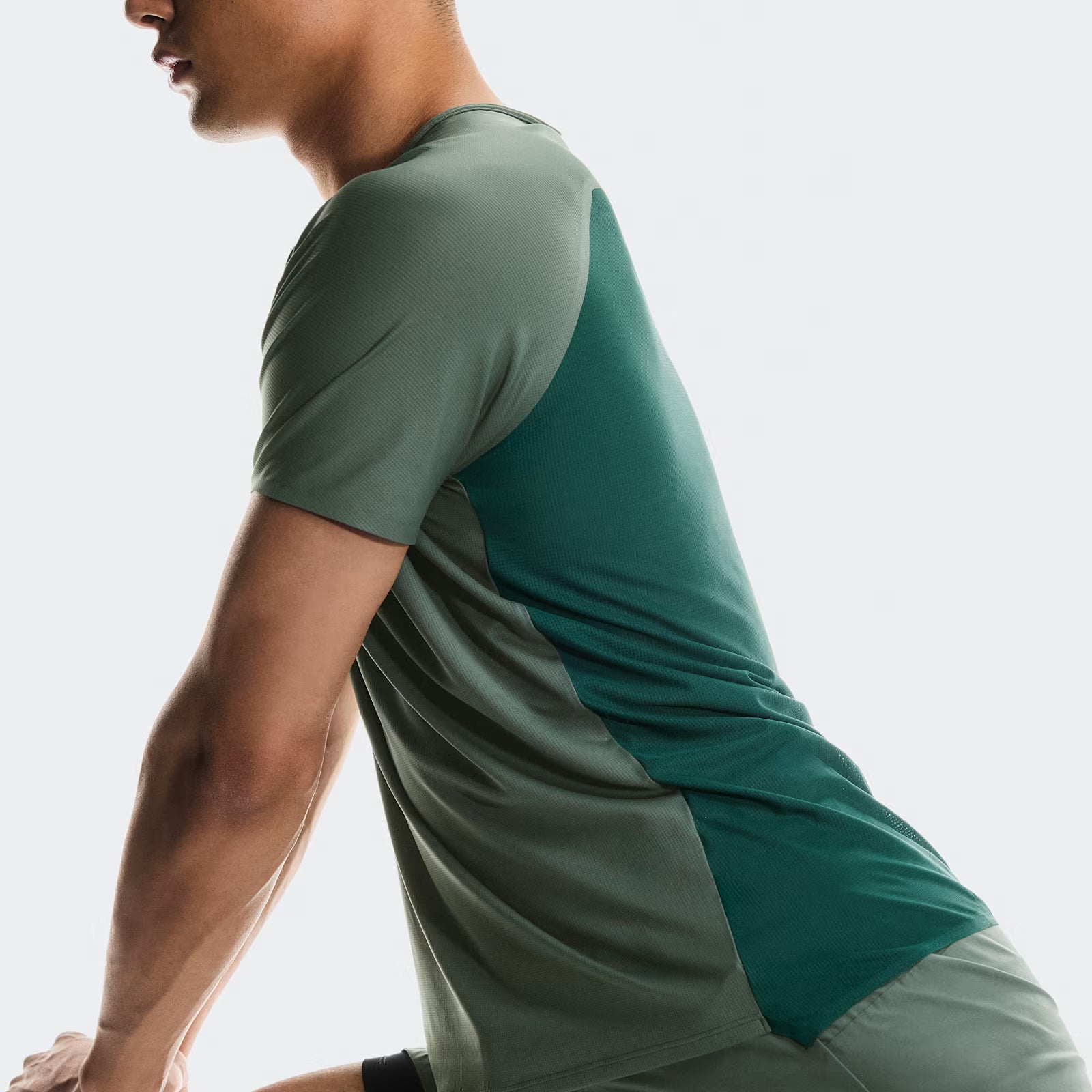On Performance-T Olive | Spirulina